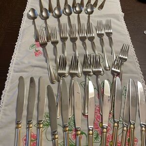 Cambridge 18/10 ALLURE Gold Edged Flatware Set Multiple Pieces & Serving Set